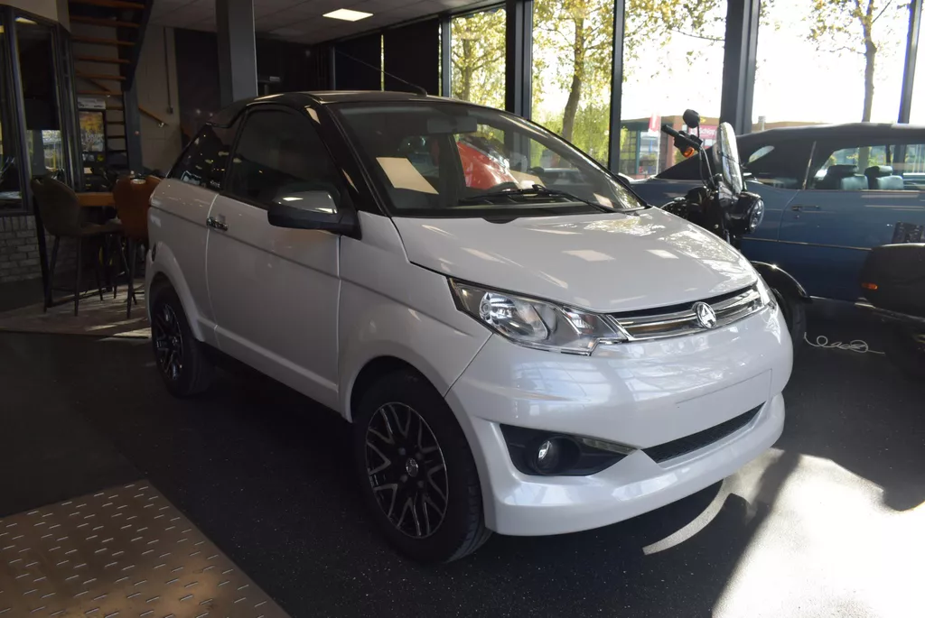 Aixam Coup&eacute; S Km 5.010 !!